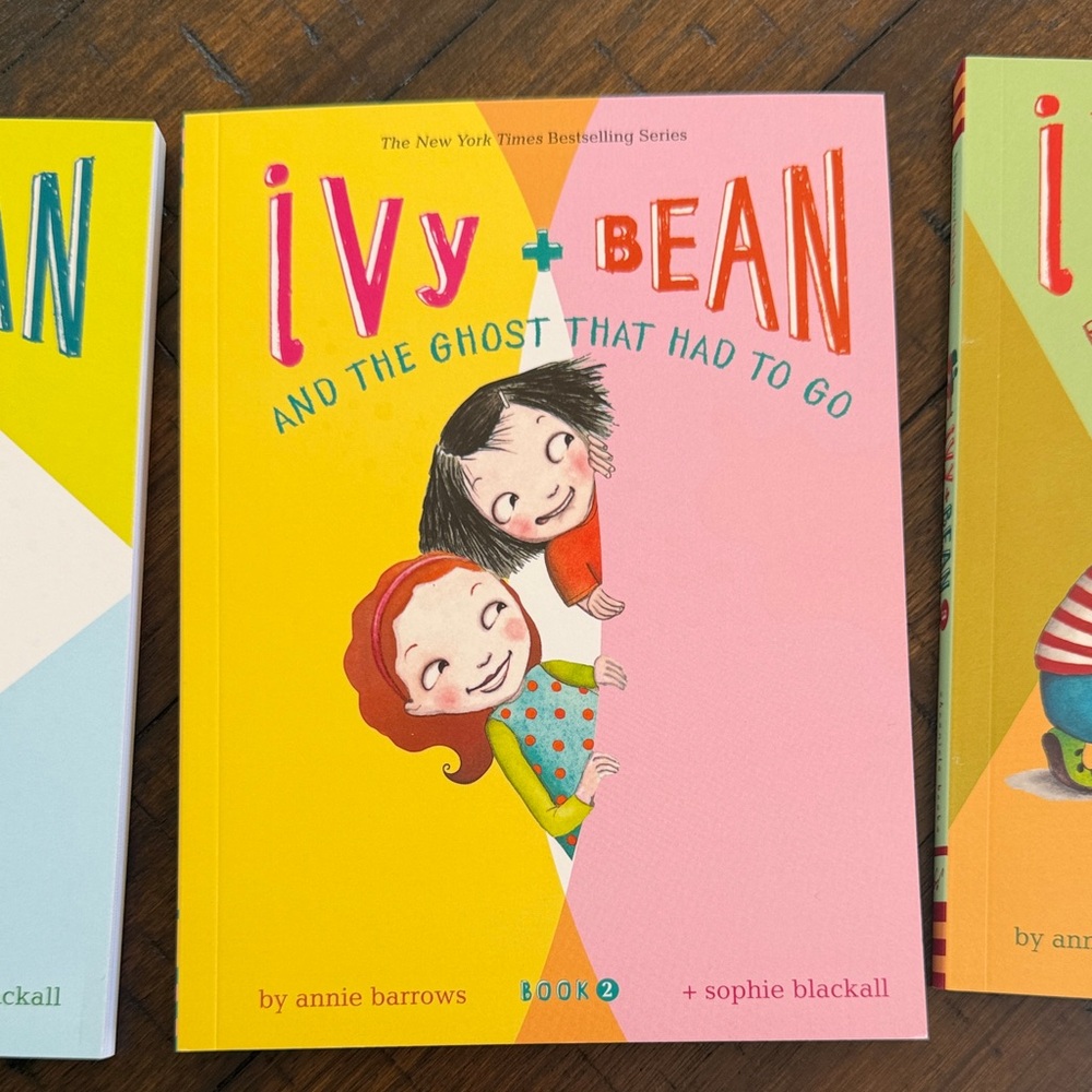 Chronicle Books Ivy + Bean Boxed Set - Series 1, 2, & 3 - Picture 3 of 10
